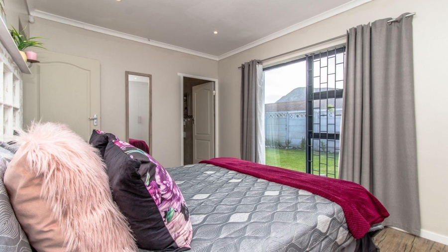 3 Bedroom Property for Sale in Franskraal Western Cape